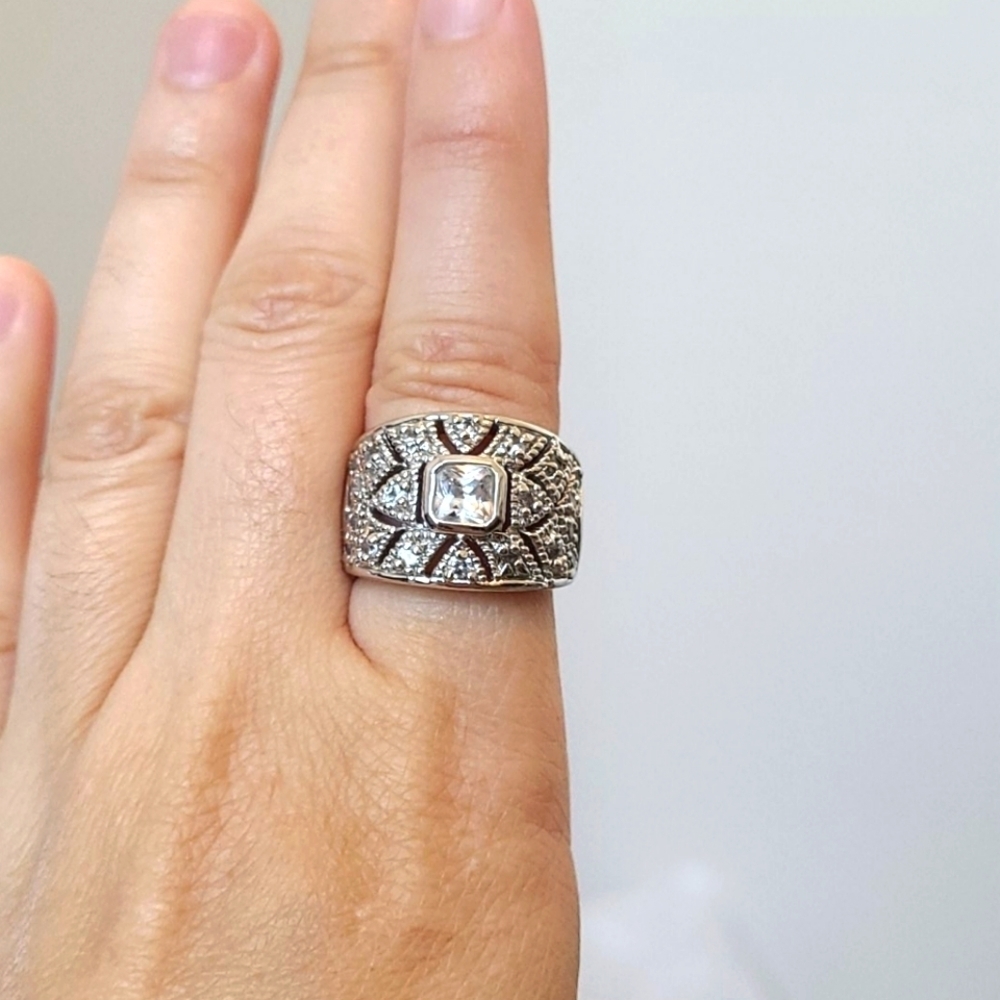 Silvertone Rhinestone Ring - Picture 1 of 5